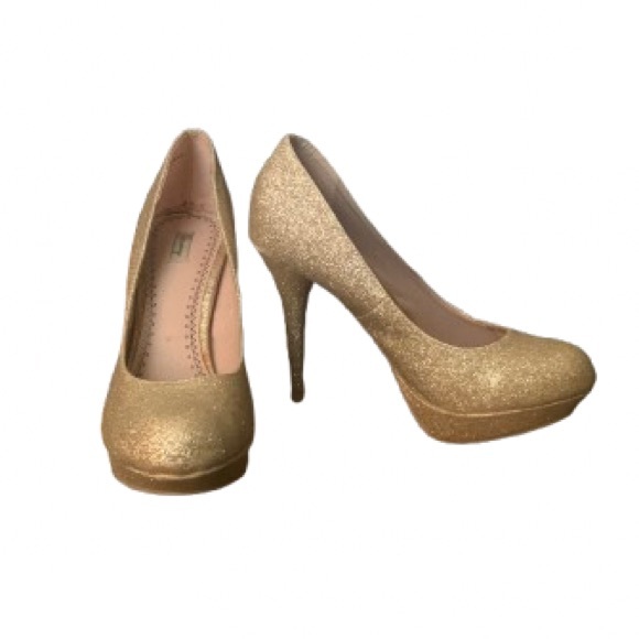 Olsenboye Sparkly Gold Pumps - Picture 2 of 10
